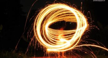 Mencoba Teknik Foto Light Painting Ekstrim dengan Api