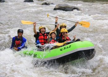 Pengalaman Seru Arung Jeram di Sungai Elo, Magelang