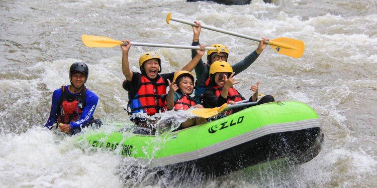 Pengalaman Seru Arung Jeram di Sungai Elo, Magelang