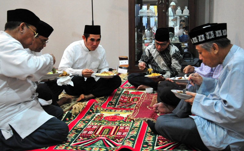Hamdan Zoelva buka puasa bersama (harjasaputra.com)